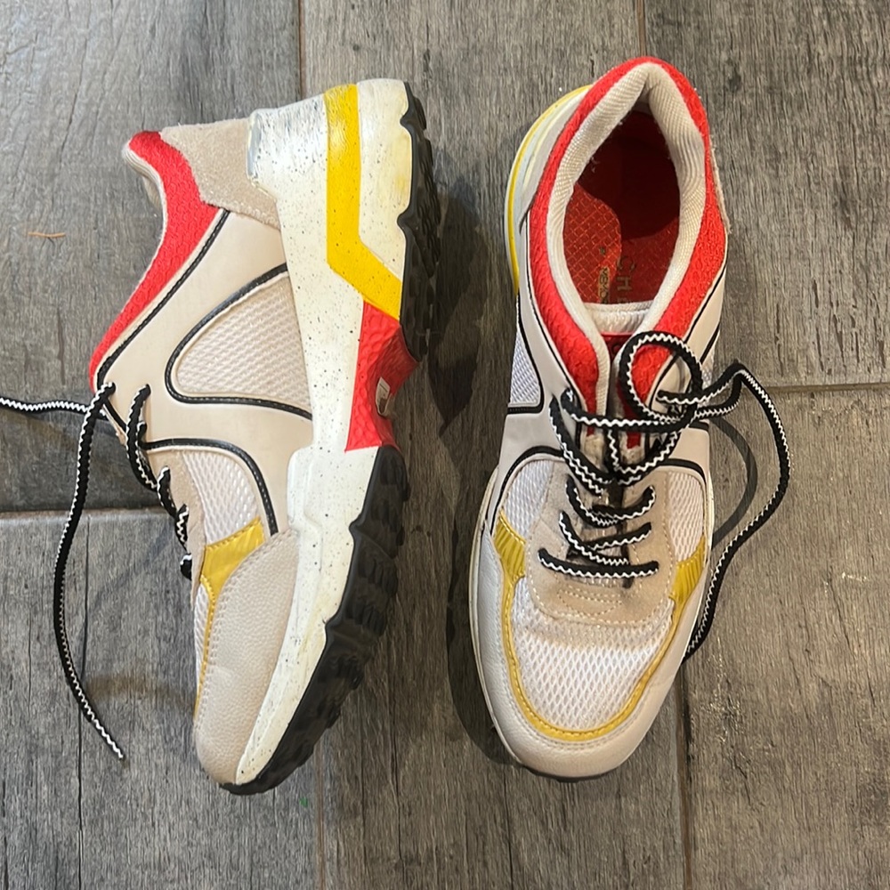 Red and yellow sketchers 8.5